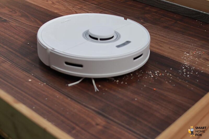 Roborock Q7 Max Plus убирает ламинат
